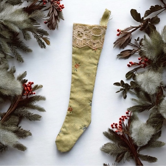 Handcrafted Rustic Christmas Set - Picture 6 of 13